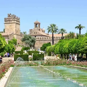 Con Jardin Y Piscina En Cordoue